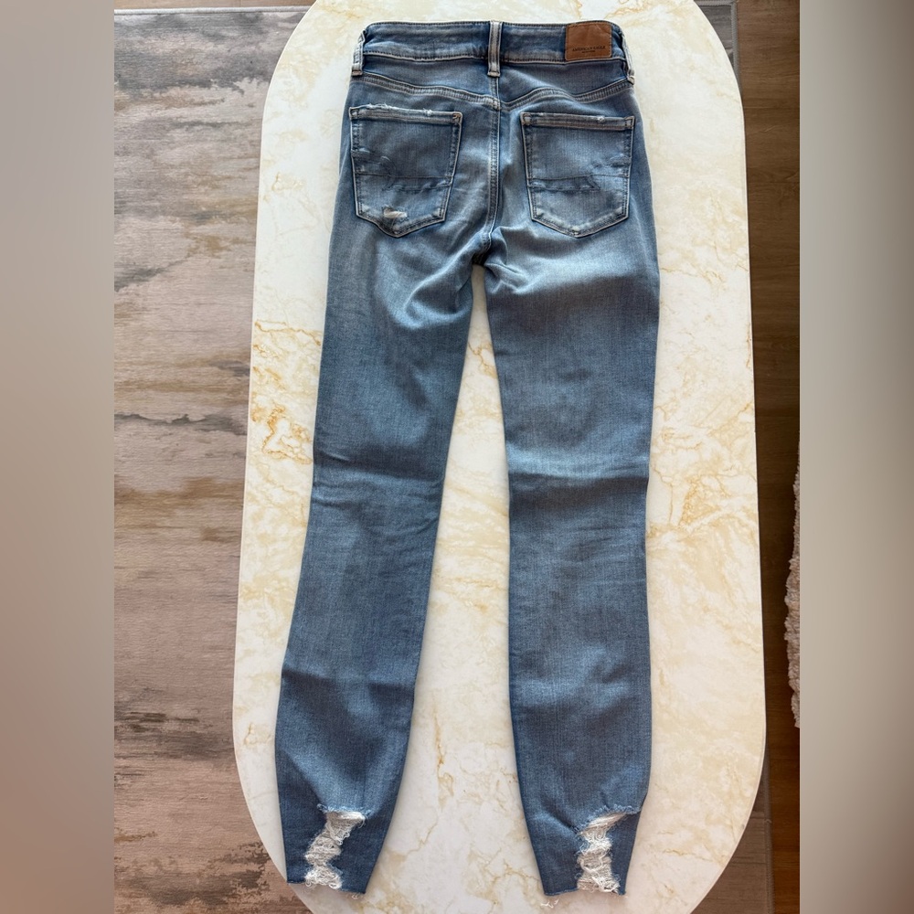 🏷️ 🛍️ NWOT American Eagle High Rise Super Stretch Medium Wash Denim Pants 🏷️ 🛍️ - Picture 7 of 9